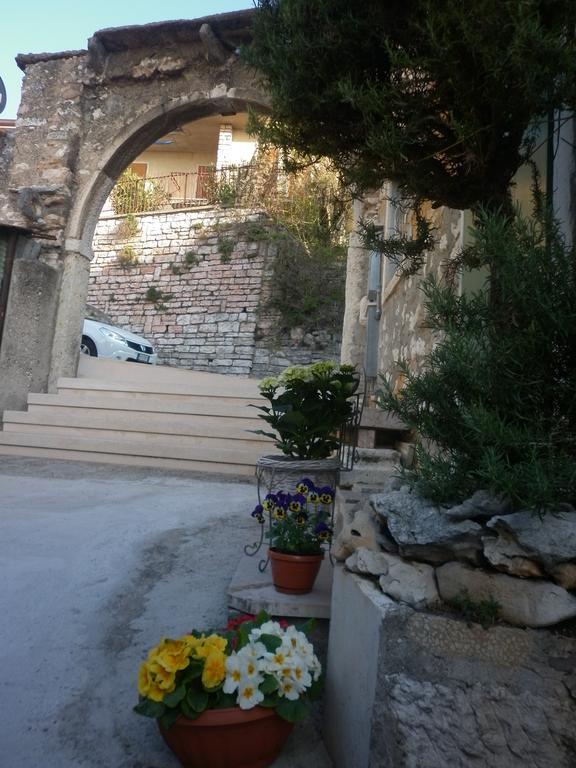 شقة SantʼAmbrogio di Valpolicella  في La Piccola Mimosa المظهر الخارجي الصورة